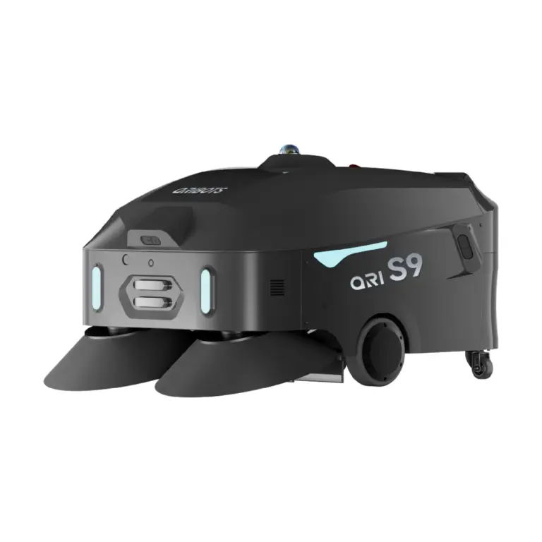 ORI Clean ORIBOT S9 schoonmaakrobot schuin van voren met twee zijborstels