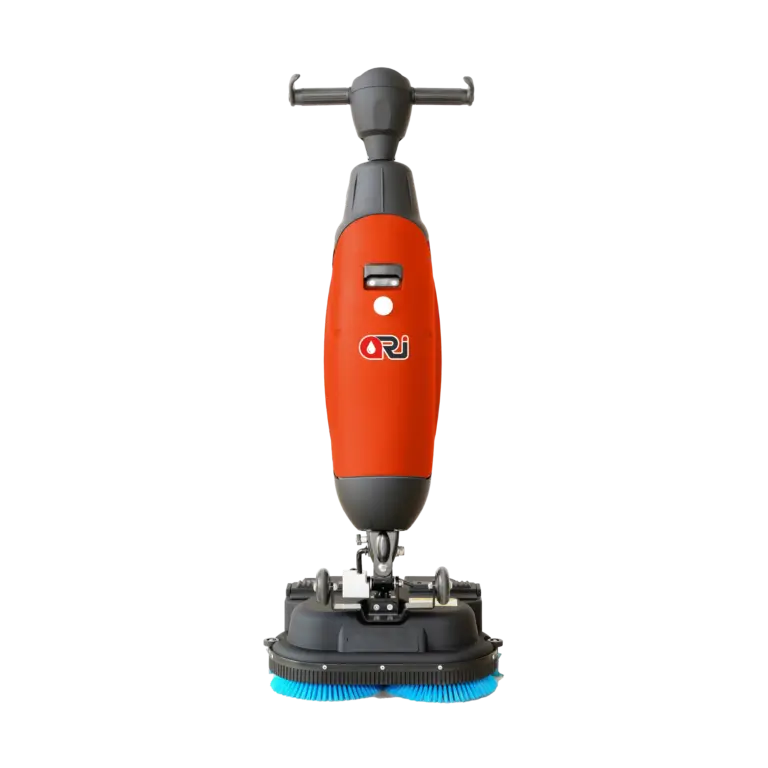 Vooraanzicht van de ORI Clean T55 compacte schrobmachine met twee borstels